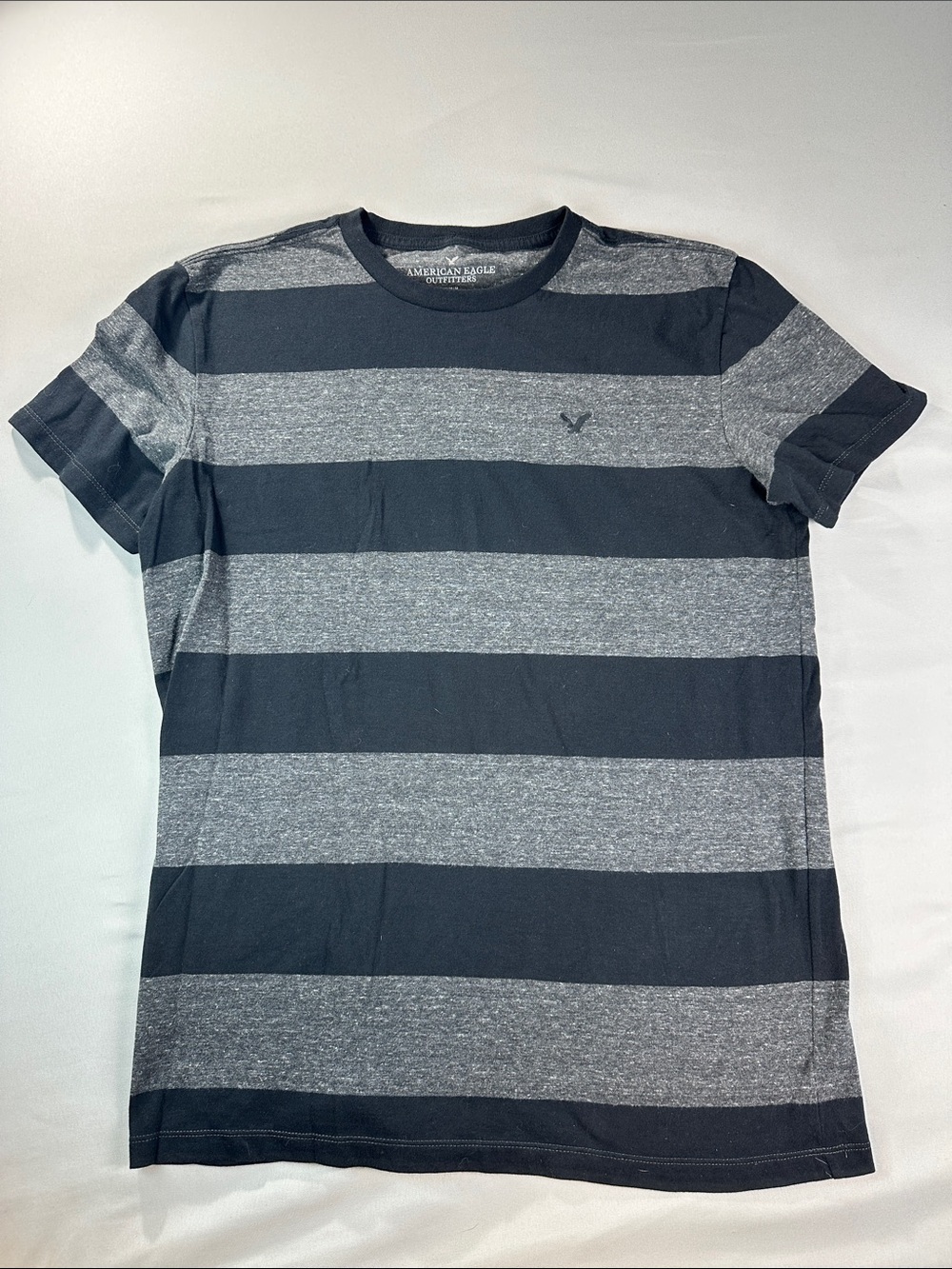 American Eagle Outfitters Men’s Medium Black Gray Wide Stripe Crew Tee shirt